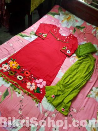 হাতের কাজের জামা